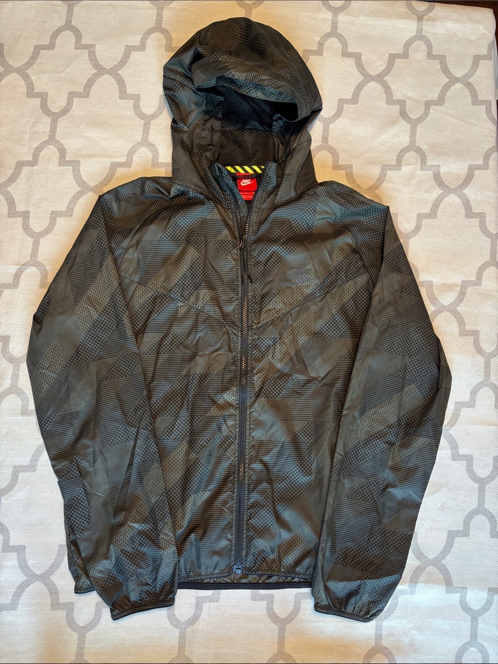 Nike Men’s Green Patterned Full Zip Hooded Windbreaker size L